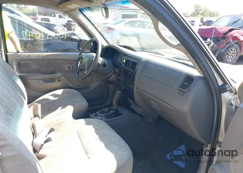 2001 Toyota Tacoma z USA, uszkodzony, nr VIN 5TENL42N81Z866138